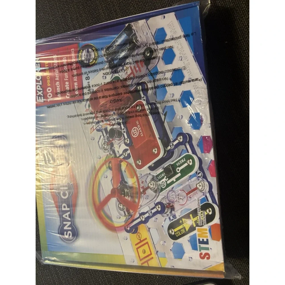 Snap Circuits Jr. SC-100 Electronics Exploration Kit, Over 100 Projects GG 11‎